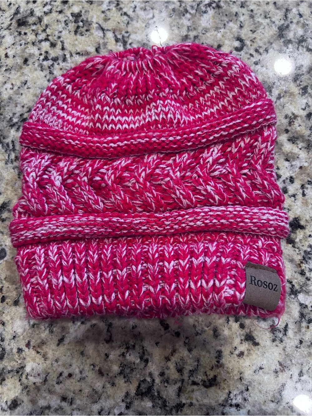 Rosoz ponytail beanie features a red and white cable knit elastic bun hole